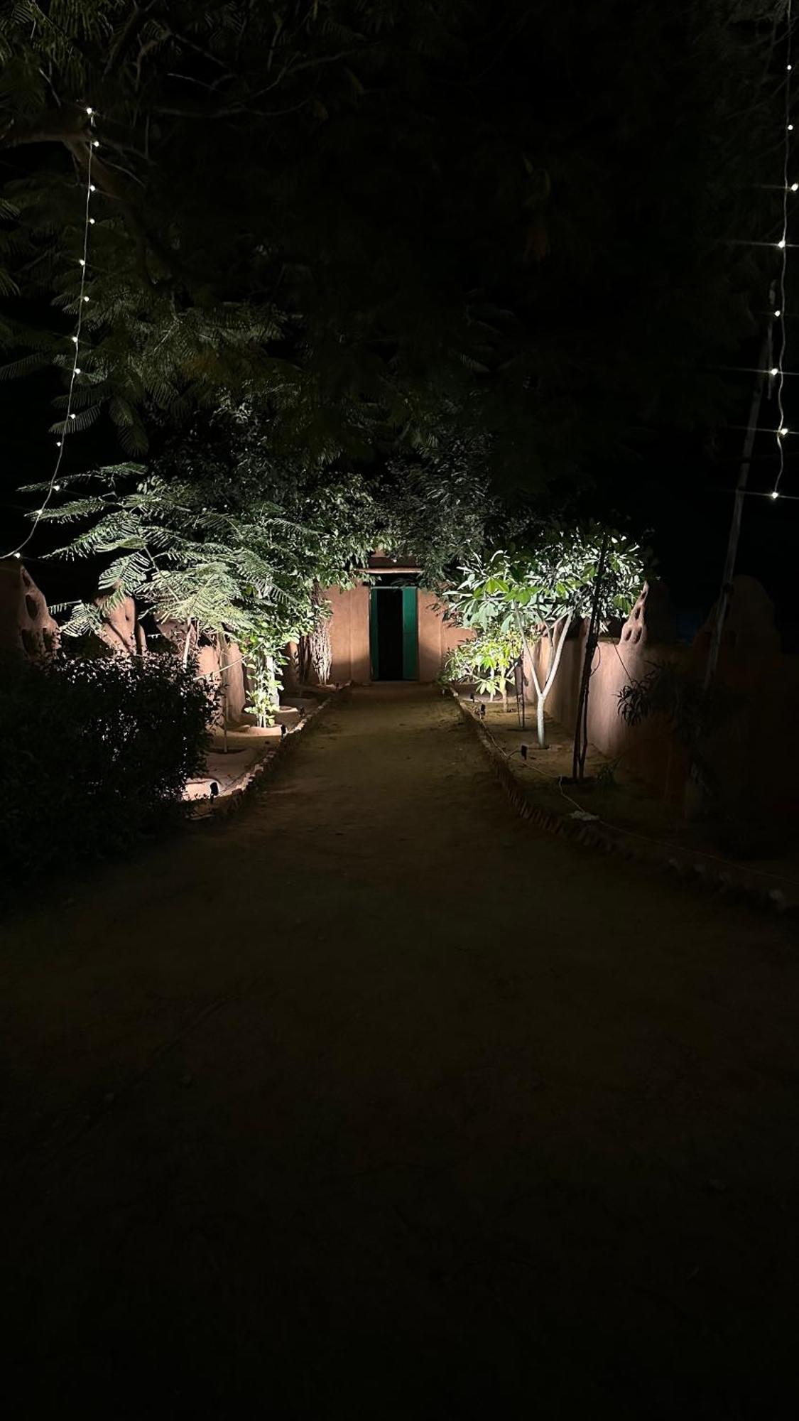 Khuri Resort Esterno foto